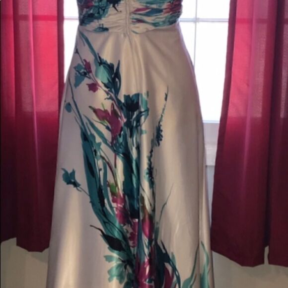 NWOT MEProm Beauty    - Picture 7 of 8